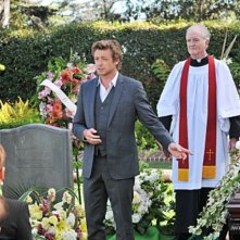 Simon Baker nell'episodio Pink Channel Suit di The Mentalist