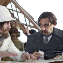 Un'immagine di Gilles Lellouche dal film Adele e l'enigma del faraone