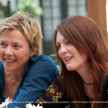 Annette Bening e Julianne Moore nel film I ragazzi stanno bene.