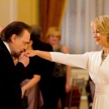 Brian Cox con Helen Mirren nel film Red