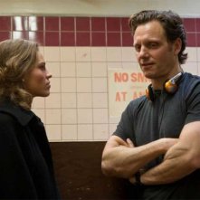 Hilary Swank con il regista Tony Goldwyn sul set di Conviction