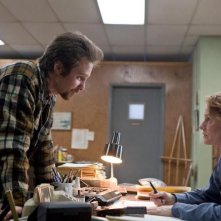 Sam Rockwell con Melissa Leo in una scena del drammatico Conviction