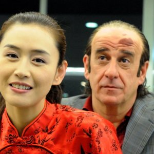 Toni Servillo e Mi Yang in una romantica sequenza del film Gorbaciof