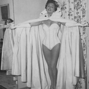 Carla Del Poggio negli anni '50, durante l'esperienza con la compagnia teatrale di Eduardo