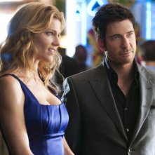 Dylan McDermott eTricia Helfer nell'episodio High Rollers di Dark Blue