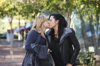 Jessica Capshaw e Sara Ramirez in Grey's Anatomy nell'episodio These Arms of Mine