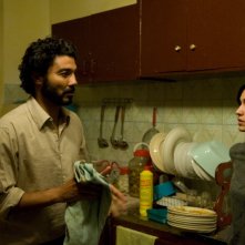 Khaled Nabawy e Liraz Charhi in una scena del film Fair Game