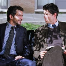 Amr Waked e Alessandro Gassman in una scena de Il padre e lo straniero