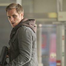 Devon Sawa in una scena dell'episodio The Guardian di Nikita