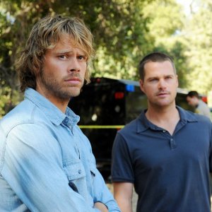 Eric Christian Olsen e Chris O'Donnell in un momento dell'episodio Little Angels di NCIS: Los Angeles