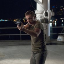 Owen (Devon Sawa) in una sequenza dell'episodio The Guardian di Nikita
