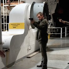 Xander Berkeley (di spalle), Maggie Q e Devon Sawa nell'episodio The Guardian