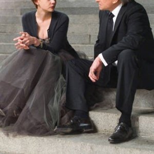 Carey Mulligan e Michael Douglas nei ruoli di figlia e padre nel film Wall Street 2: Money Never Sleeps