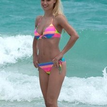 Michelle Hunziker si gode le onde di Miami Beach con sua figlia Aurora