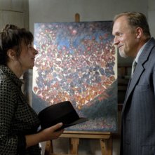 Yolande Moreau ed Ulrich Tukur in una scena di Séraphine