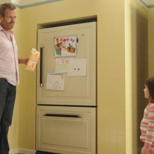 Hugh Laurie in Dr House: Medical Division nell'episodio Unplanned Parenthood