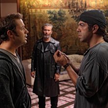 Paolo Sassanelli tra Pierfrancesco Favino e Fabio Volo in una scena di Figli delle stelle