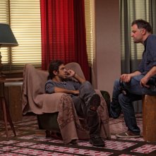 Pierfrancesco Favino con il regista Lucio Pellegrini sul set del film Figli delle stelle