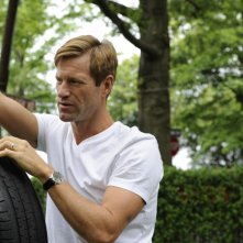 Aaron Eckhart in una scena del film Rabbit Hole, diretto da John Cameron Mitchell