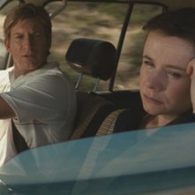 Emily Watson e David Wenham nel film Oranges and Sunshine