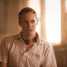 Jim Loach sul set del dramma Oranges and Sunshine