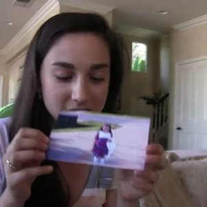 Katie Featherston in una scena di Paranormal Activity 2