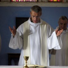 Lambert Wilson in una scena del film Des hommes et des dieux