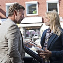 Mikael Persbrandt con Trine Dyrholm in scena del dramma In a Better World (Hævnen)