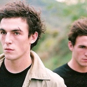 Una scena del film Donne-moi la main - Dammi la mano.