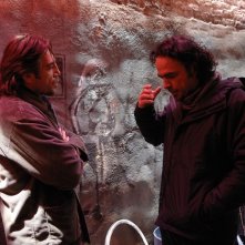 Javier Bardem sul set di Biutiful con il regista Inarritu