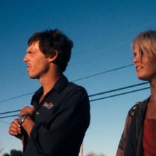 Scoot McNairy e Whitney Able in una scena del film Monsters