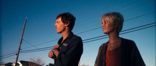 Scoot McNairy e Whitney Able in una scena del film Monsters