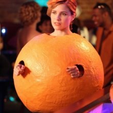 Brooke (Sophia Bush) vestita da Arancia per Halloween nell'episodio Not Afraid di One Tree Hill