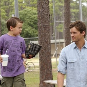 Jackson Brundage e Austin Nichols nell'episodio I Can't See You, But I Know You're There di One Tree Hill