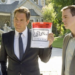 Michael Weatherly e Sean Murray indagano nell'episodio Dead Air di NCIS - Unità anticrimine