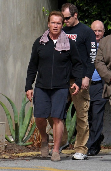 Arnold Schwarzenegger Si Dirige Verso La Sua Bentley Nei Pressi Di Le Pain Quotidien 180260
