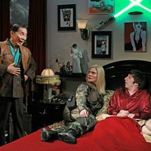 George Takei, Katee Sackhoff, Melissa Rauch e Simon Helberg nell'episodio The Hot Troll Deviation di The Big Bang Theory