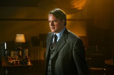 Cary Elwes nei panni del dottor Lawrence Gordon nel film Saw 3D