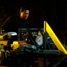 Costas Mandylor con una nuova macchina infernale nel film Saw 3D