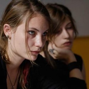 Elise Lhomeau in un'immagine del film Des filles en noir