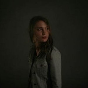 Elise Lhomeau in una scena del film Des filles en noir