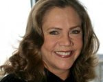 Kathleen Turner divisa tra amore e strizzacervelli