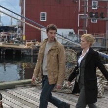 Lucas Bryant ed Emily Rose in un momento dell'episodio Welcome to Haven della serie Haven