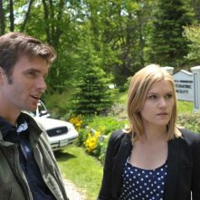 Lucas Bryant ed Emily Rose in una scena dell'episodio Butterfly della serie Haven