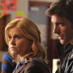 Lucas Bryant ed Emily Rose nell'episodio Consumed della serie Haven