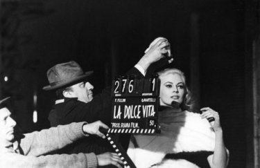 Anita Ekberg e Fellini sul set de La dolce vita