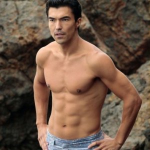 Ian Anthony Dale in una scena dell'episodio Loyalty di The Event