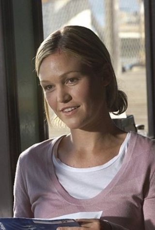 Julia Stiles in una sequenza dell'episodio First Blood di 'Dexter'