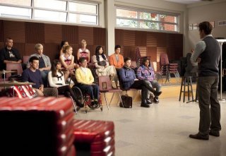 Una scena di gruppo dell'episodio Never Been Kissed di Glee