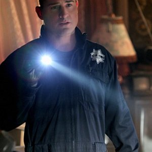 George Eads in CSI: Scena del crimine, nell'episodio House of Hoarders